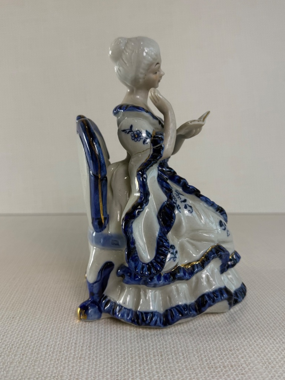Blue & White Porcelain Lady Figurine Seated Woman Reading Delft Style Gold Trim - Picture 5 of 11